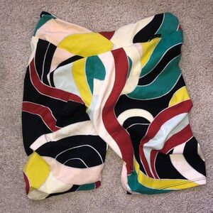 Lici Fit V-cut high waist scrunch short